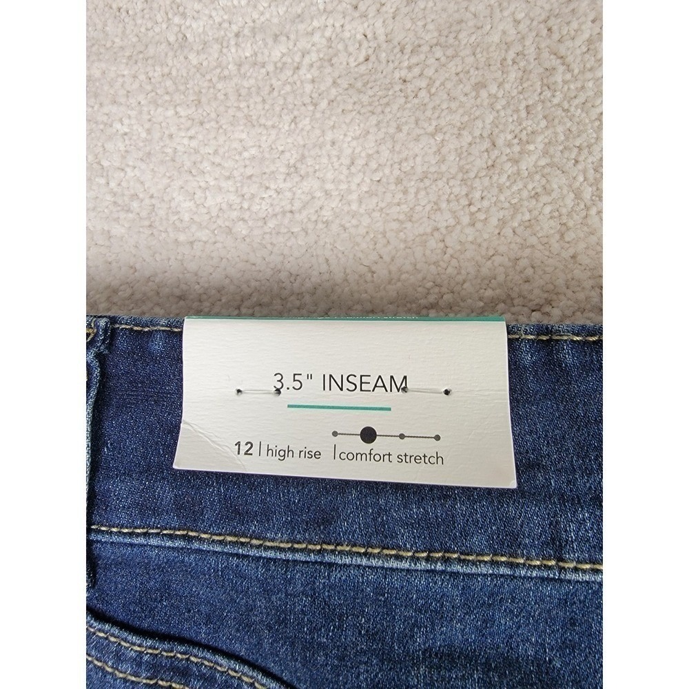 NWT Maurices M Jeans High Rise Distressed Denim Shorts Crochet Lace Trim Size 12 - Picture 8 of 11